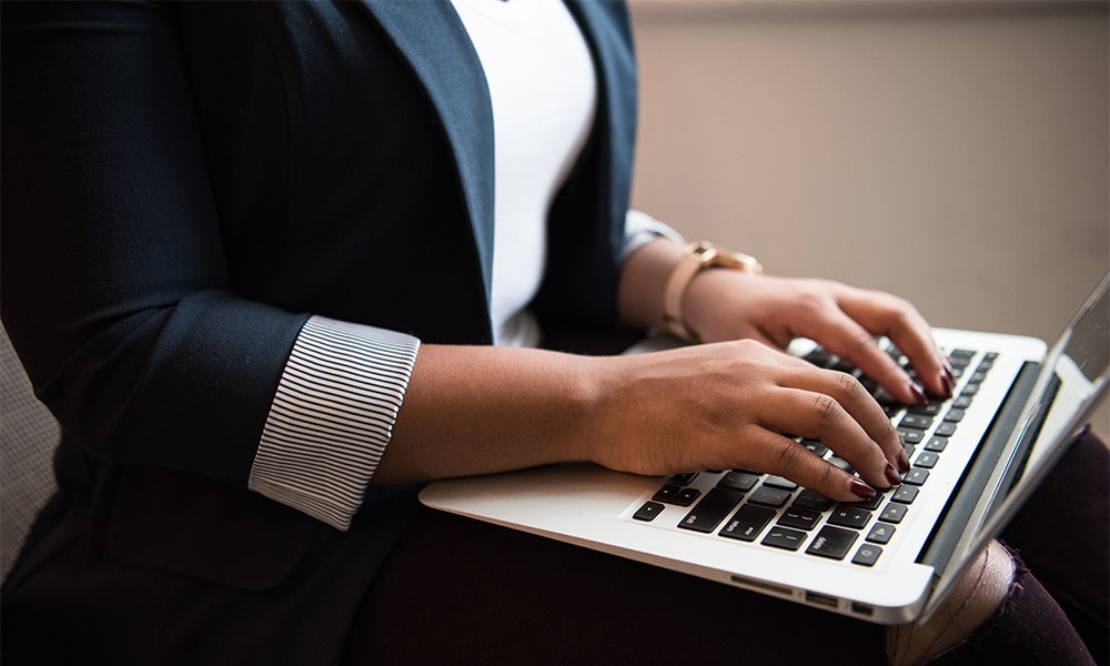 Team arbeitet an digitalen Marketing-Strategien